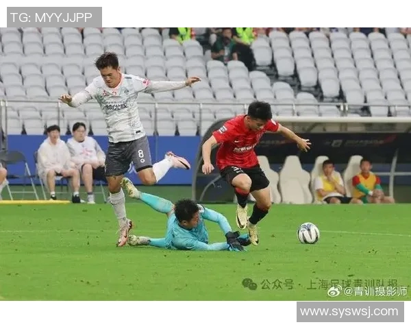 足协杯激战正酣各路球队争夺荣耀与梦想的巅峰对决